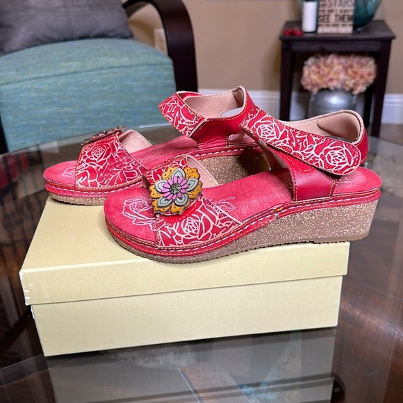 L'artiste By Spring Step‎ Cuteness Sandals
Women's 8.5 / 39 RED Multic… - Picture 3 of 6